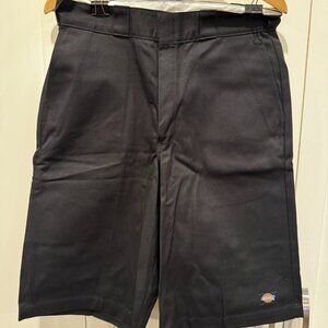 Dickies black shorts. w32